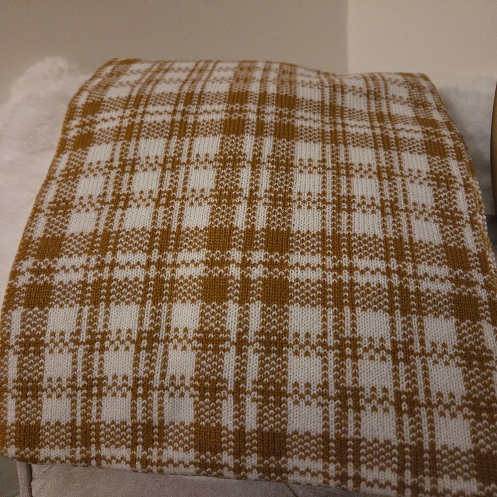 Timberland 100% Acrylic cream and brown plaid scarf - Picture 3 of 12